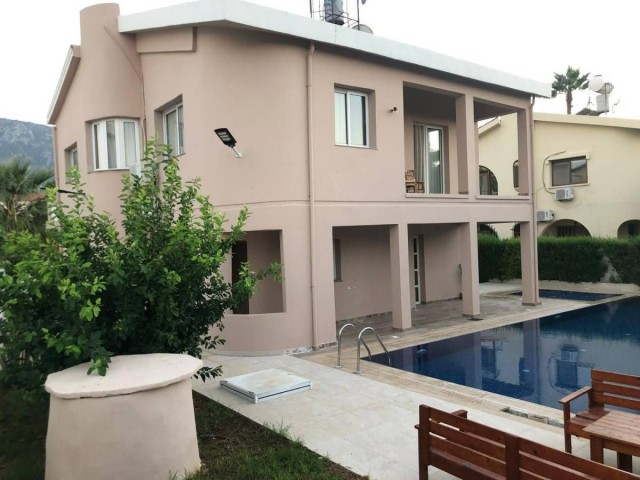 Luxuriöse moderne Villa in Kyrenia