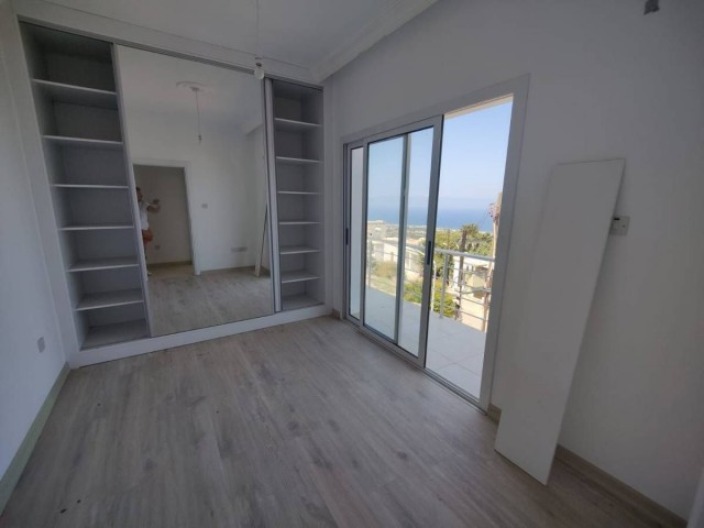 Duplex-Villa zum Verkauf mit herrlichem Blick auf die Berge und das Meer in Başpınar