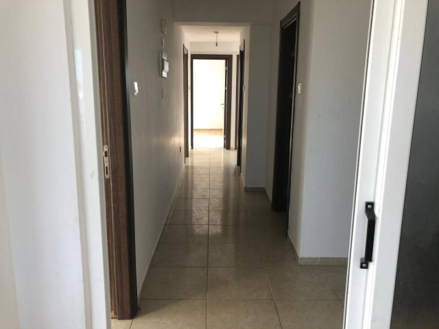 Nikosia Balikesir Airport Road 3+1 Wohnung zu verkaufen