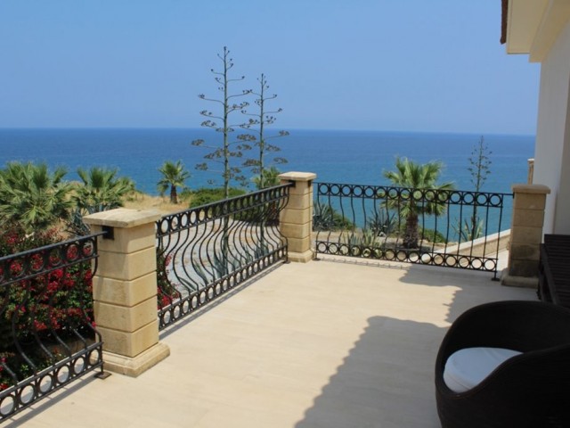 4 + 1 Luxusvilla Am Meer in Esentepe ** 