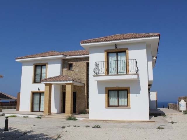 Wunderschöne Villa zum Verkauf mit Blick auf die Natur und das Meer ** 