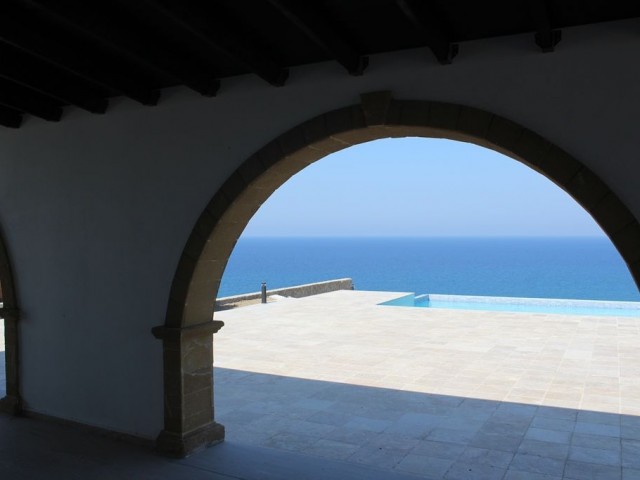 Doğa ve Deniz manzaralı muhteşem satılık Villa 