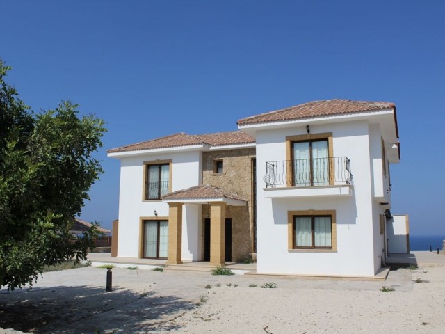 Wunderschöne Villa zum Verkauf mit Blick auf die Natur und das Meer ** 