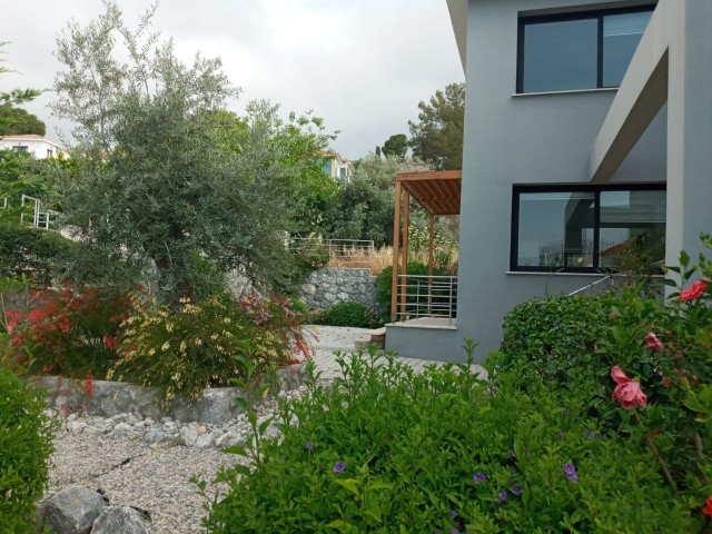 Villa mit eigenem Garten und Pool mit Meerblick in Catalköy ** 