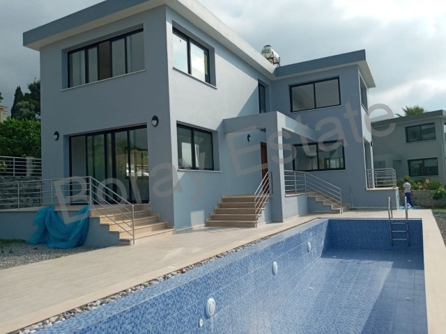 Magnificent 4-bedroom modern-style villa in Catalkoy ** 