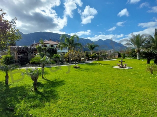 Türkische Villa mit herrlichem Berg-und Meerblick in Kyrenia Lapta * ** 