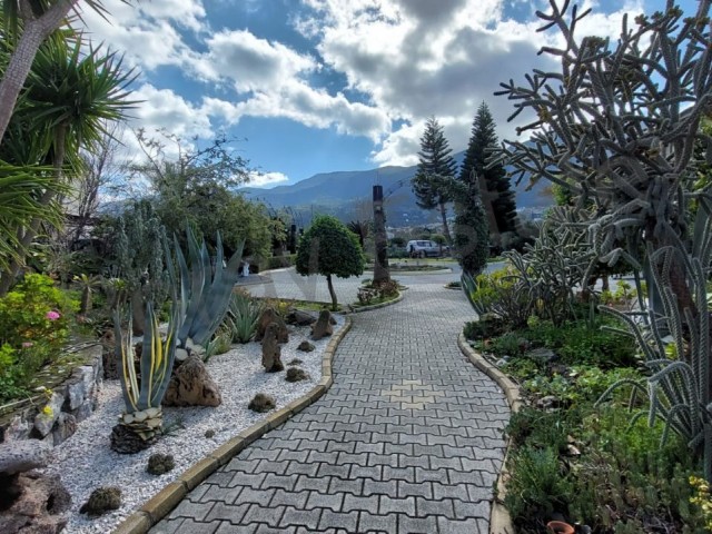 Türkische Villa mit herrlichem Berg-und Meerblick in Kyrenia Lapta * ** 