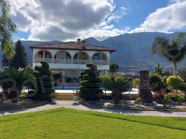 Türkische Villa mit herrlichem Berg-und Meerblick in Kyrenia Lapta * ** 