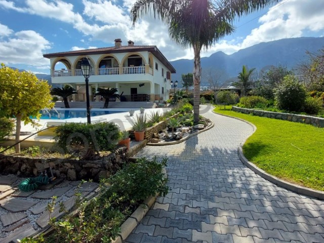 Magnificent Turkish villa with mountain and sea views in Kyrenia Lapta region * ** 