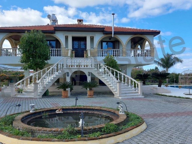 Türkische Villa mit herrlichem Berg-und Meerblick in Kyrenia Lapta * ** 