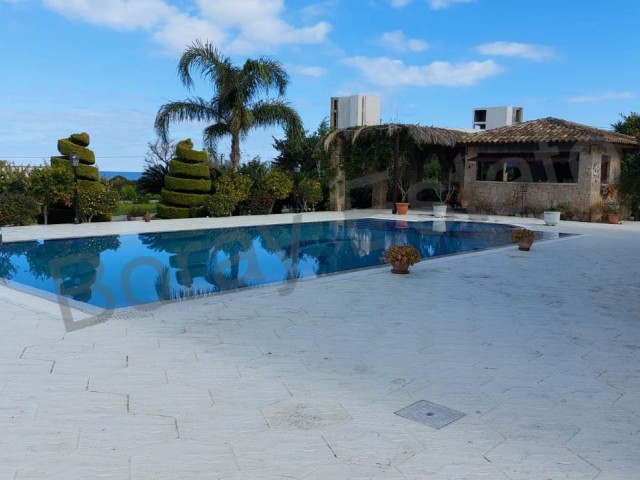 Magnificent Turkish villa with mountain and sea views in Kyrenia Lapta region * ** 