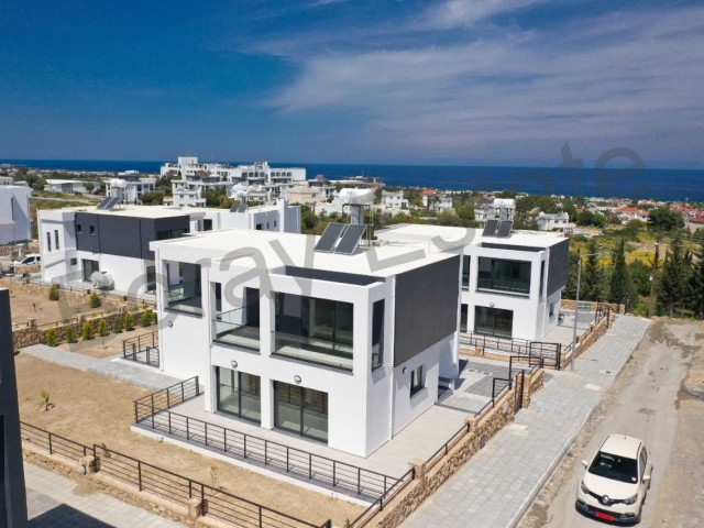 Girne Çatalköy'de Manzaralı Bir Konumda Satılık Modern Villalar