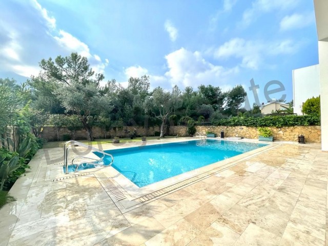 4+1 luxury villa with pool in Edremit