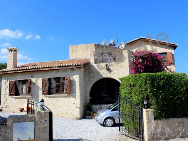  3+1 stone house with pool for rent in Edremit- (annual rental to family)