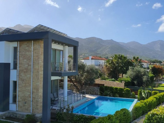 Detached Villa in glass trees where green meets