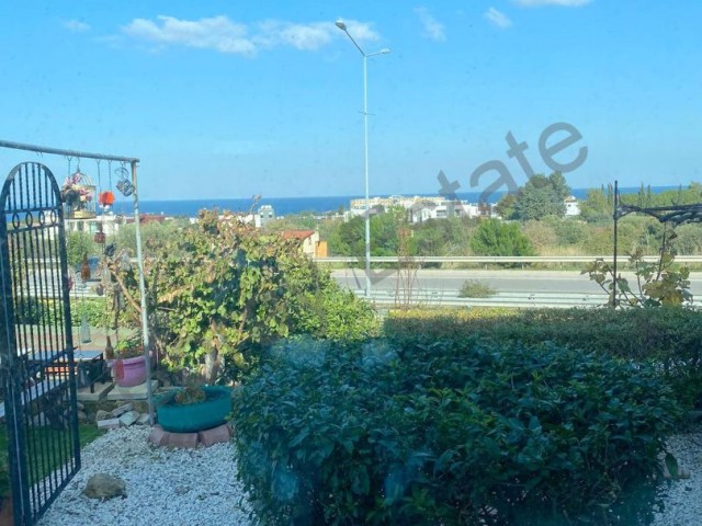 Girne /Edremit de geniş bahceli yüzme havuzlu müstakil Villa 