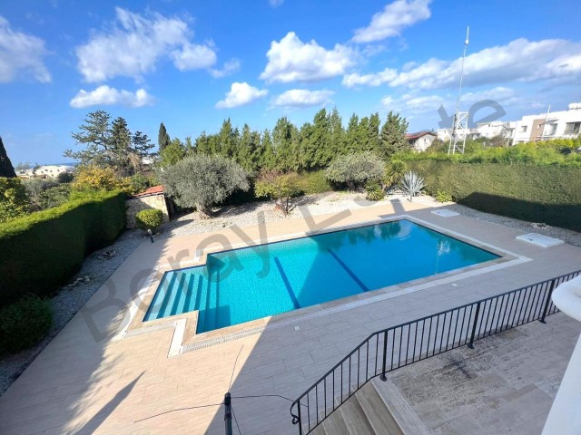 3+1 villa with pool for sale in ½ acre of land in Alsancak