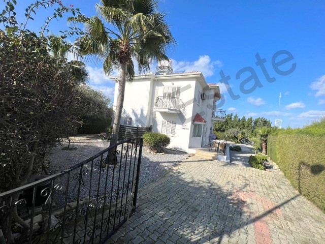 3+1 villa with pool for sale in ½ acre of land in Alsancak