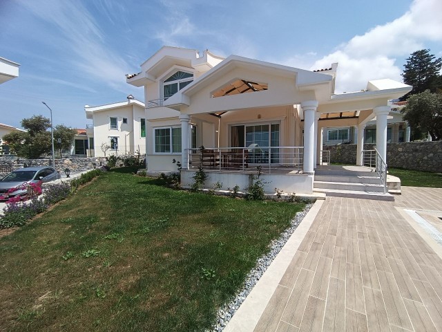 Girne /Alsancak bölgesinde müstakil yeni hiç kullanilmamis  satılık villa 