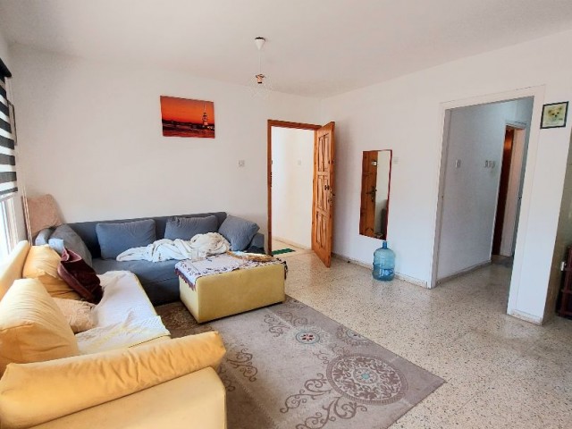 2+1 FLAT FOR SALE IN CENTER OF KYRENIA, 100M² ,   65,000 POUNDS  