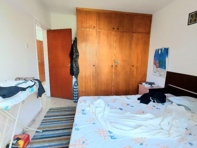 DRINGENDE VERKAUFSMÖGLICHKEIT IM ZENTRUM VON GIRNE 100 M² 2+1 WOHNUNG. 65. 000 PFUND   