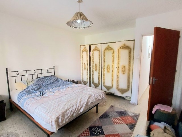 2+1 FLAT FOR SALE IN CENTER OF KYRENIA, 100M² ,   65,000 POUNDS  