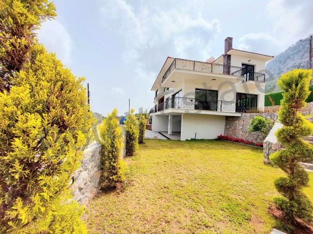 BRANDNEUE, LUXURIÖSE 4+1-VILLA ZUM VERKAUF IN KYRENIA, REGION ALSANCAK, MIT BLICK AUF DEN ESCAPE-STRAND.