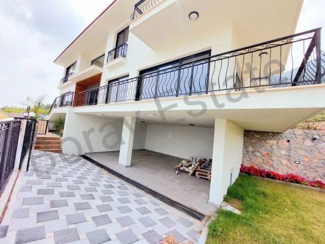 BRANDNEUE, LUXURIÖSE 4+1-VILLA ZUM VERKAUF IN KYRENIA, REGION ALSANCAK, MIT BLICK AUF DEN ESCAPE-STRAND.