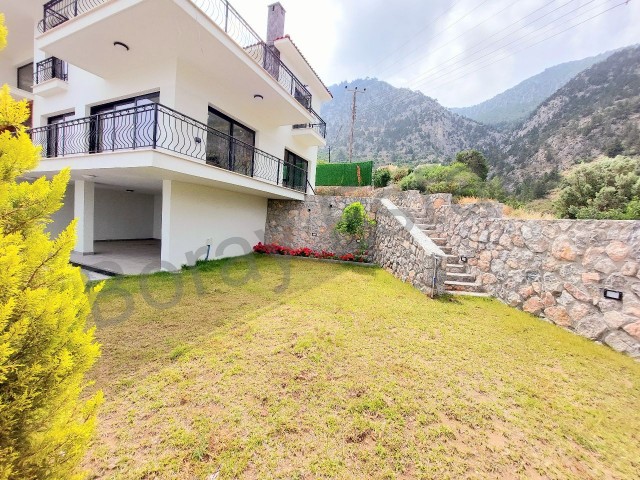 BRANDNEUE, LUXURIÖSE 4+1-VILLA ZUM VERKAUF IN KYRENIA, REGION ALSANCAK, MIT BLICK AUF DEN ESCAPE-STRAND.