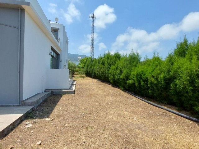 Girne /Karşıyaka 1120 M2 icerisnde 2 tane satılık villa 