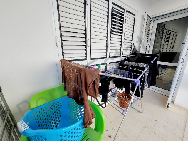 EXTREMELY SPACIOUS 3+1 APARTMENT WITH A MASTER BEDROOM, 150M² USEFUL INDOOR AREA FOR URGENT SALE IN CENTER OF KYRENIA.