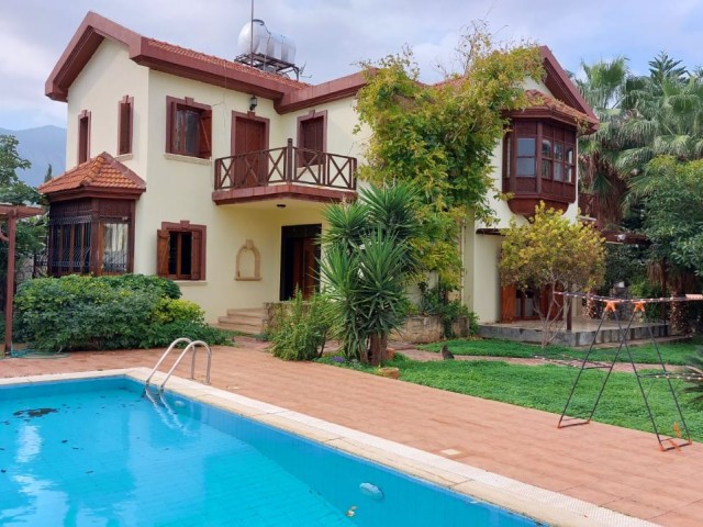 3+1 freistehende Villa zum Verkauf und zur Miete in Bellapais, der Perle von Kyrenia