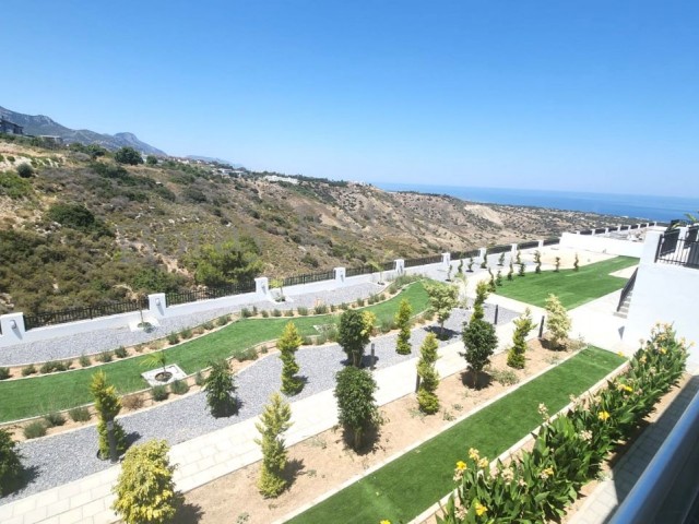 4+2 Triplex Luxury Villa with Pool in Girne Arapköy Area  Within 2 acres of land, 450 m2 indoor usage area