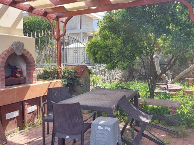 Villa mit 3 Schlafzimmern zum Verkauf in Girne Bellapais mit eigenem Pool und Garten