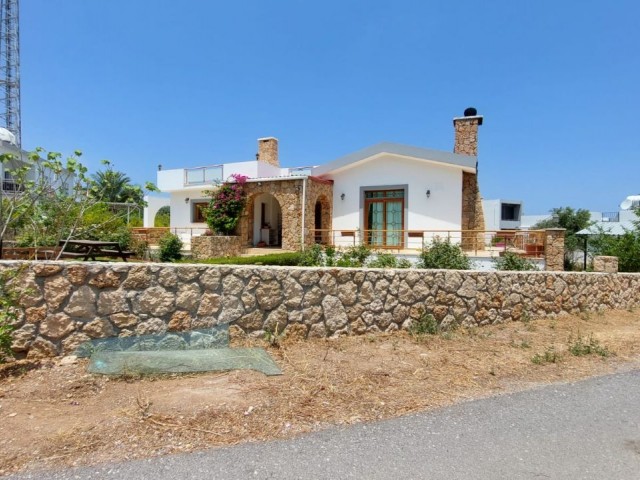 Cyprus house with large garden in Girne Karşıyaka