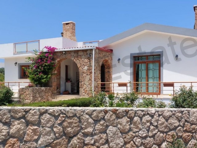 3+1 detached villa for sale in Girne Karsiyaka area