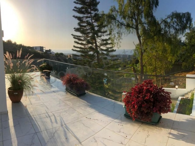 In the most prestigious area of ​​Kyrenia Center, Triplex Luxurious villa with pool and magnificent mountain and sea views!