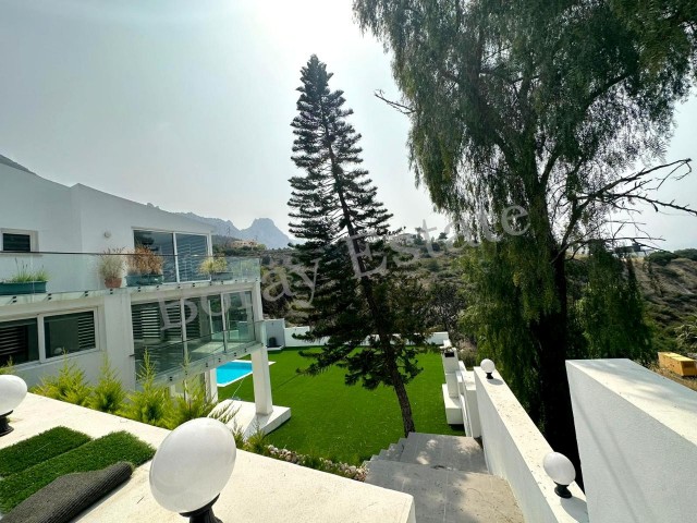 In the most prestigious area of ​​Kyrenia Center, Triplex Luxurious villa with pool and magnificent mountain and sea views!