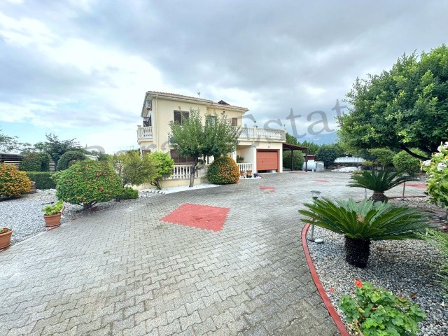  3+1 villa with pool on approximately 1 decare of land, within walking distance to the sea