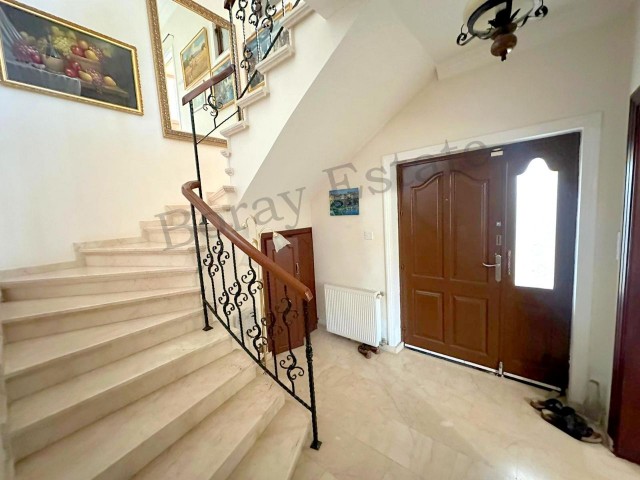  3+1 villa with pool on approximately 1 decare of land, within walking distance to the sea