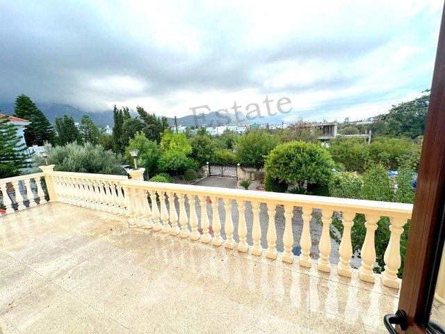 3+1 Villa with Pool on Approximately 1 Decare of Land, Walking Distance to the Sea