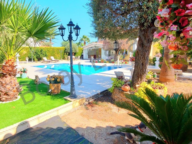 Ultra luxury 4+2 Villa for Sale in Kyrenia/Ozanköy near the main road, Doğa College and ESK Schools 