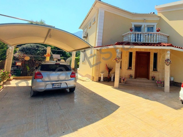 Ultraluxuriöse 4+2-Villa zum Verkauf mit 6,3-kW-Solarpaneelen und einem Brunnen auf einem 1 Hektar großen Grundstück in Kyrenia/Ozanköy, in der Nähe der Hauptstraße, des Doğa College und der ESL-Schulen.