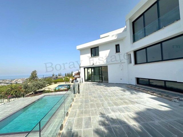 Triplex-Villa mit 4 Schlafzimmern in der besten Lage von Kyrenia