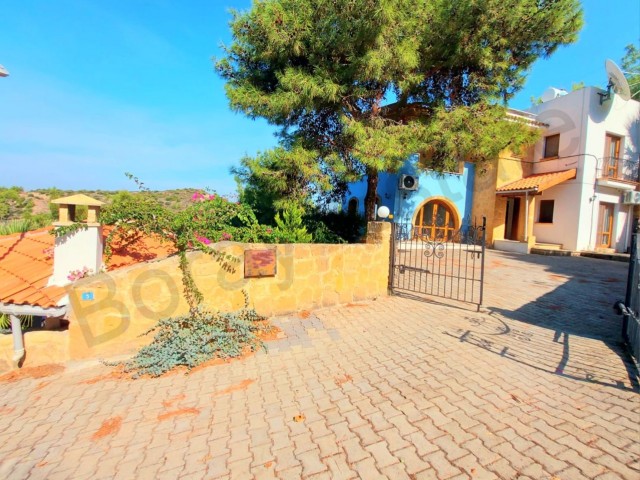 +1 villa with sea and mountain views for sale on a 1100 m² land in Kyrenia Alsancak - Malatya region 