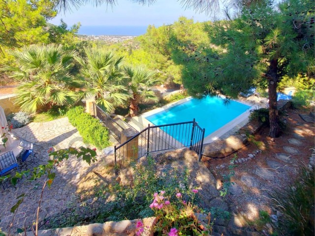 +1 villa with sea and mountain views for sale on a 1100 m² land in Kyrenia Alsancak - Malatya region