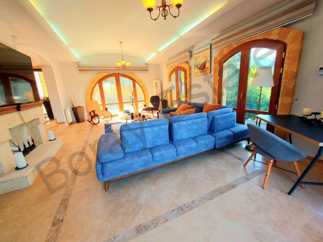 +1 villa with sea and mountain views for sale on a 1100 m² land in Kyrenia Alsancak - Malatya region 