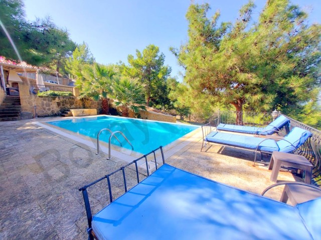 +1 villa with sea and mountain views for sale on a 1100 m² land in Kyrenia Alsancak - Malatya region 