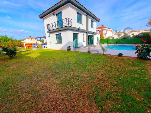 Luxuriöse freistehende 4+1-Villa zum Verkauf in der Nähe des Kreises Kyrenia Bellapais und aller Annehmlichkeiten. Entspricht 3 Minuten zum Stadtzentrum von Koçan, geschlossene Fläche 380 m², 3 Badezimmer, 2 große Balkone, privater Pool