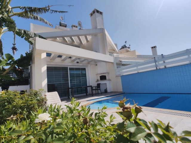 Girne /Alsancak bölgesinde mustakil satılık villa